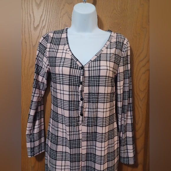 FASHION NOVA small plaid pj onesie - Picture 5 of 9